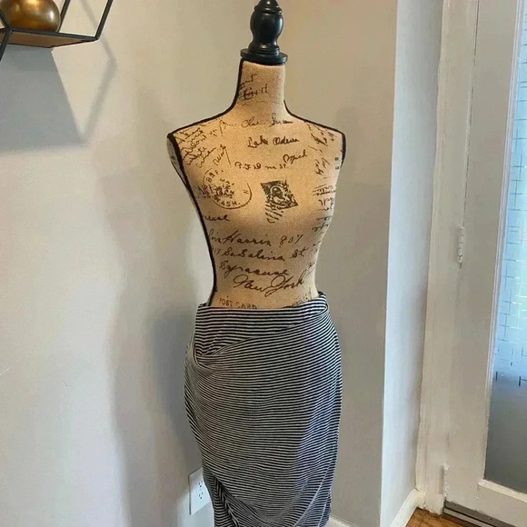 A.N.A Asymmetrical Pencil Skirt - Picture 4 of 4